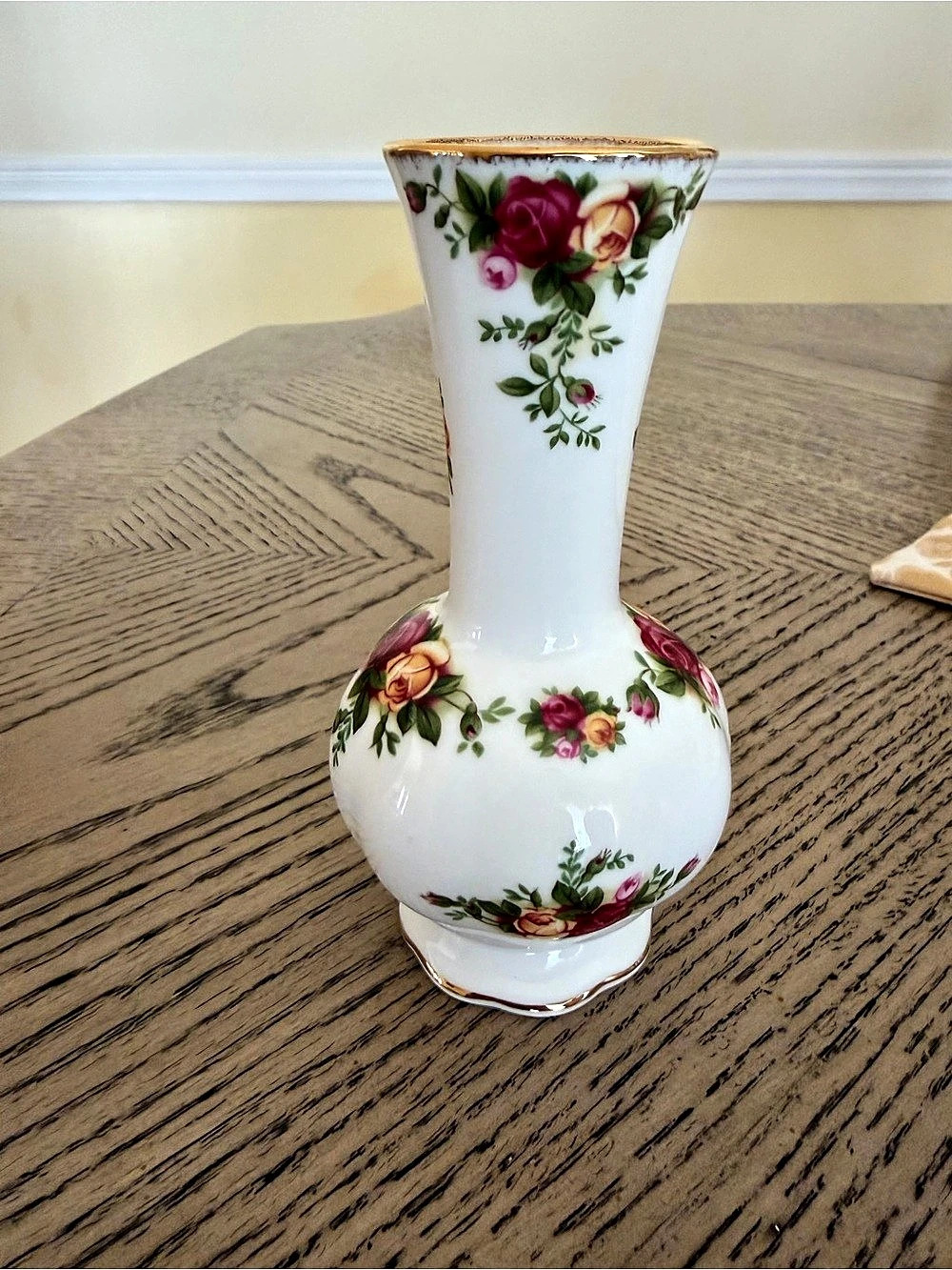 Royal Albert Old Country Roses Bud Vase Floral Vase White & Pink